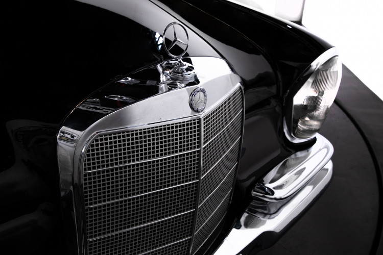 1963 Mercedes-Benz 220 SE 8