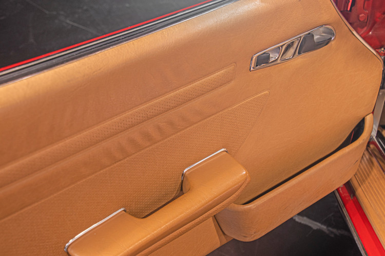 1985 Mercedes-Benz SL 560 28