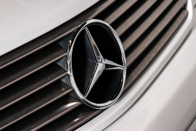 2000 Mercedes-Benz SL500 10