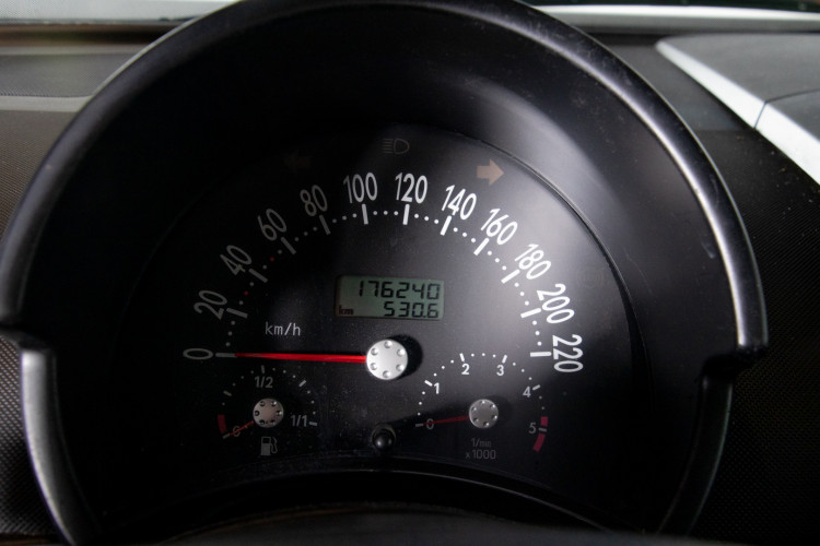 2004 Volkswagen New Beetle Cabriolet 19