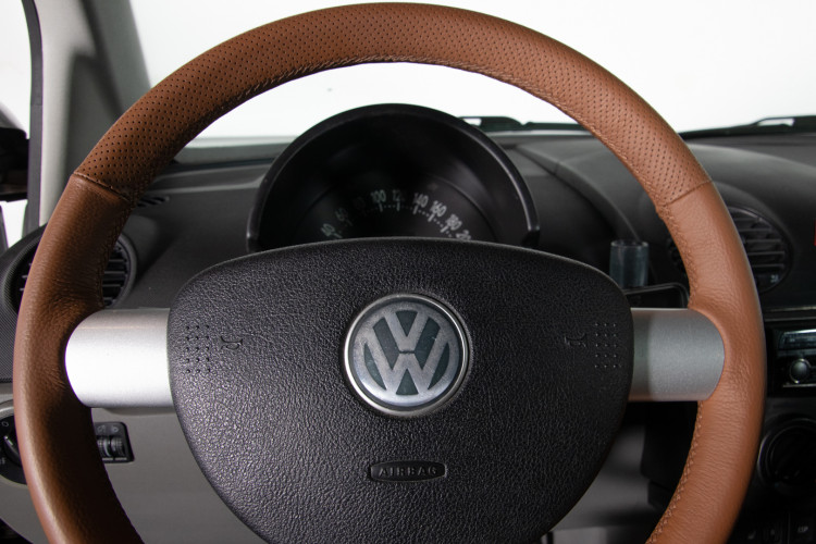 2004 Volkswagen New Beetle Cabriolet 23