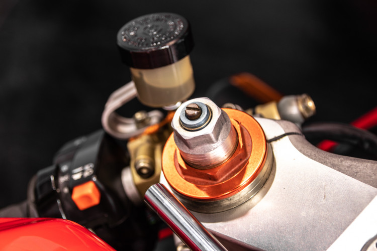 1997 DUCATI 916 21