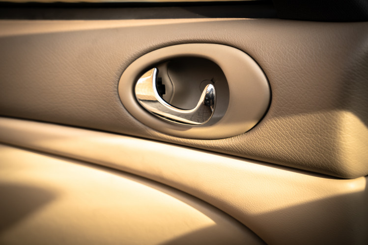 2002 Jaguar 4.2 XKR Coupé 43