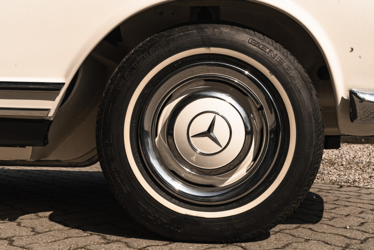 1966 Mercedes-Benz SL 230 Pagoda 14