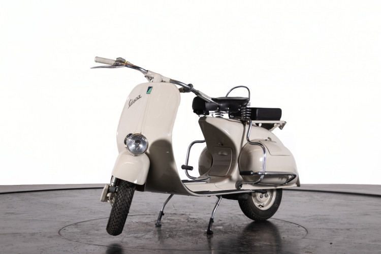 1953 Piaggio Vespa 125 VM1T 2