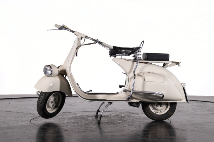 1953 Piaggio Vespa 125 VM1T 1