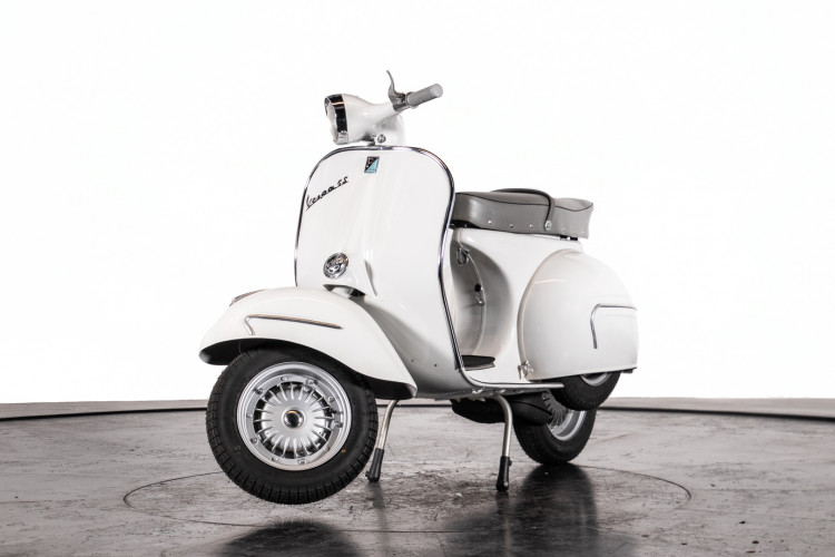 1961 Piaggio Vespa GS 160 2
