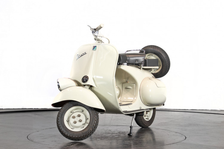 1960 Piaggio Vespa 125 VM2T 1
