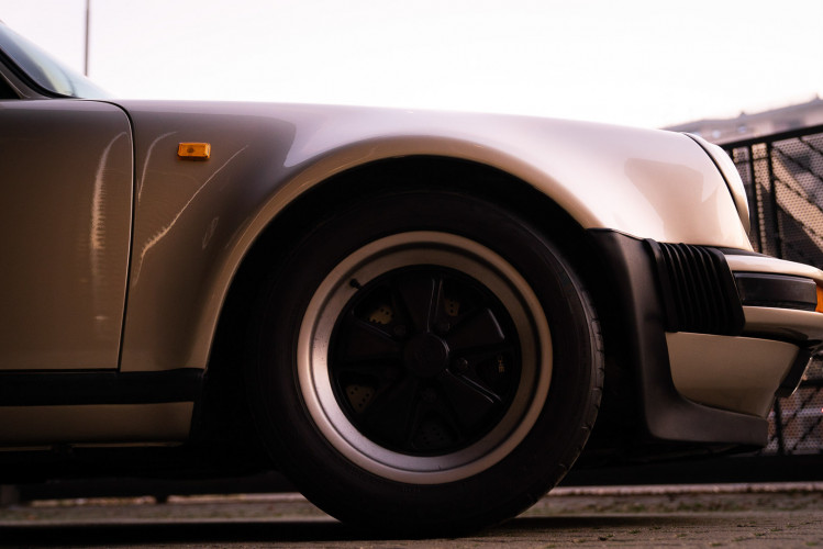 1985 Porsche 930 Turbo 33