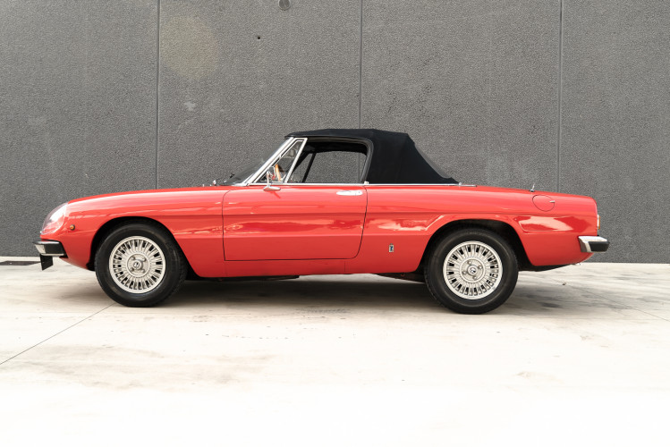 1976 Alfa Romeo Spider 2000 Duetto 1