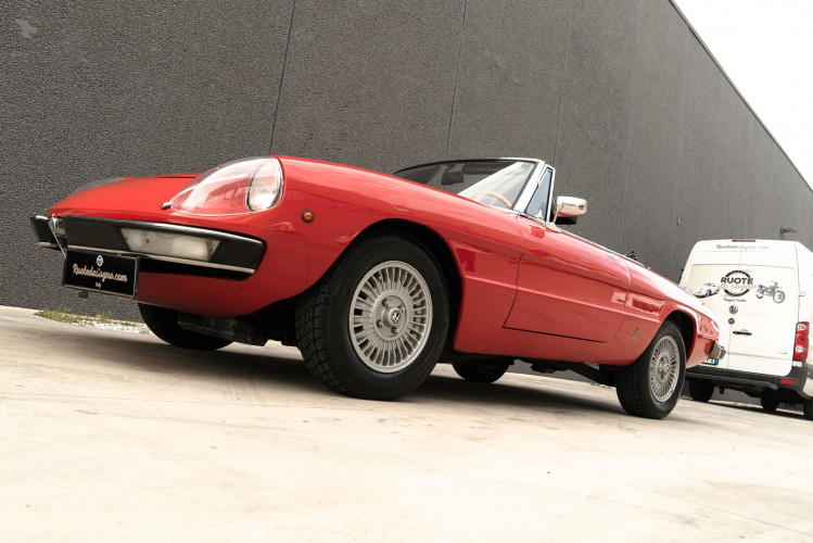 1976 Alfa Romeo Spider 2000 Duetto 45
