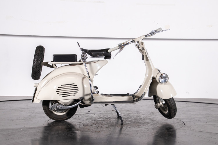1953 Piaggio Vespa 125 VM1T 28