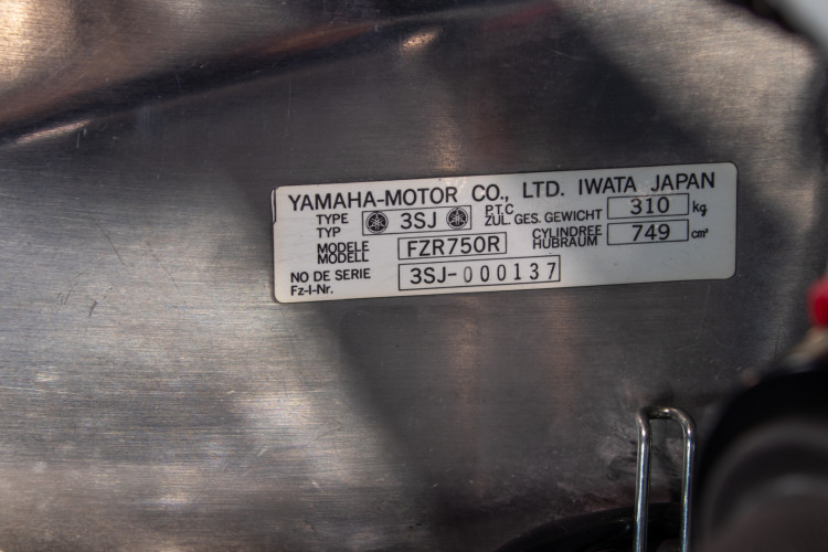 1989 Yamaha FZR 750 R (OW01) 24