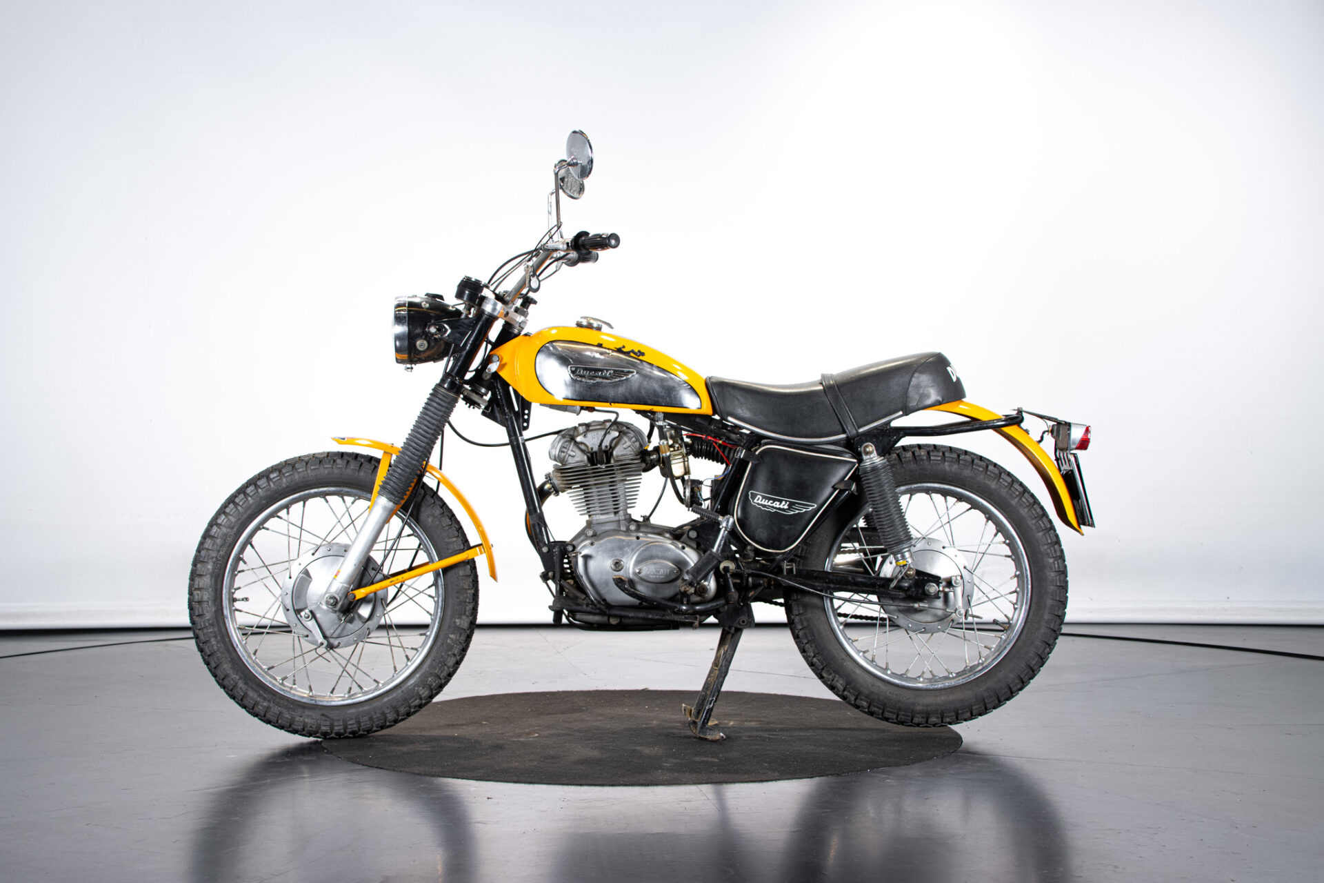 [超希少]1960年代 Ducati 250 Scrambler ナローケース 不動 即決95万 宇都宮 超希少]1960年代 Ducati 250 Scrambler ナローケース 不動 即決95万